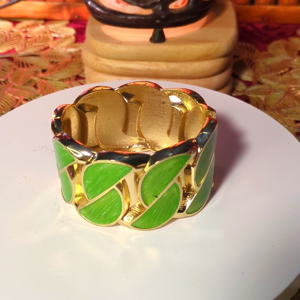 Women's Green & Gold Tone Bracelet NWOT